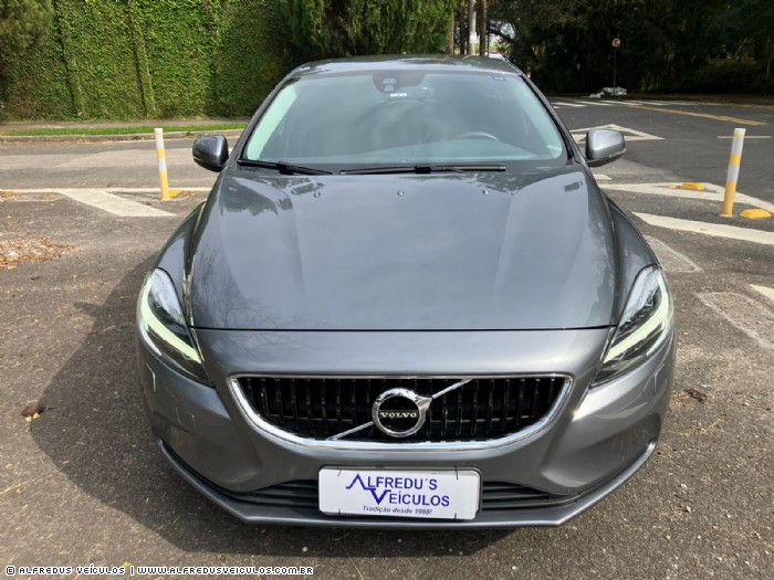 Volvo V40 2.0 T4 MOMENTUM  2018/2019